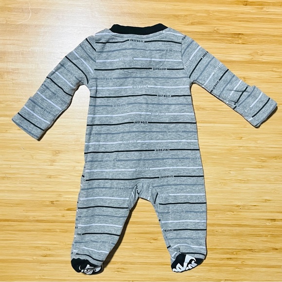 2 Piece Nike Newborn Zipper Footies - Picture 3 of 8